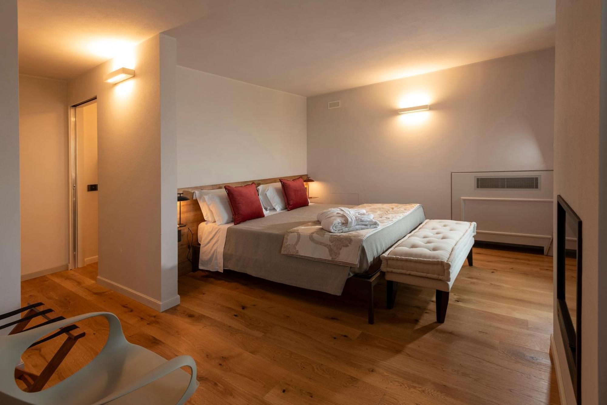 Antica Dimora Dosio Bed & Breakfast Ла Мора Екстериор снимка